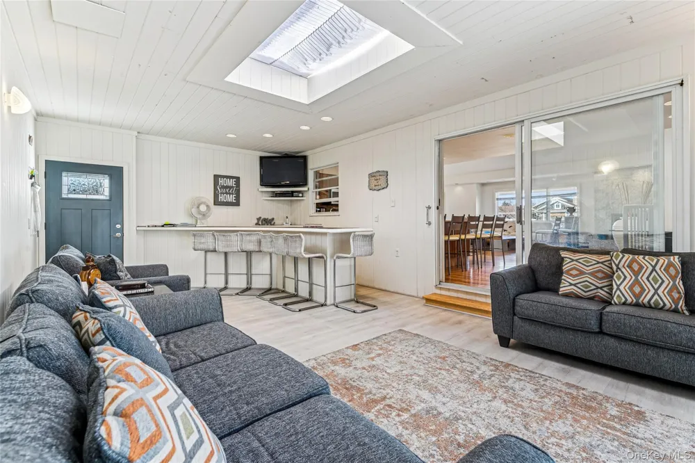 22 Meadow Lane Westhampton Beach, NY 11978