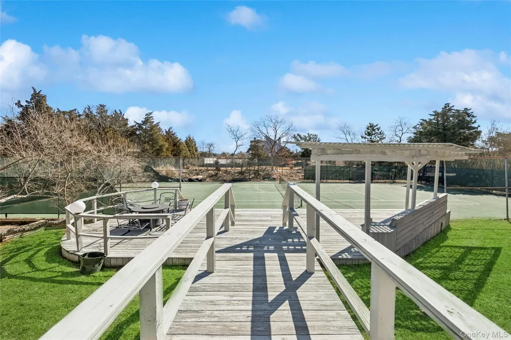 22 Meadow Lane Westhampton Beach, NY 11978