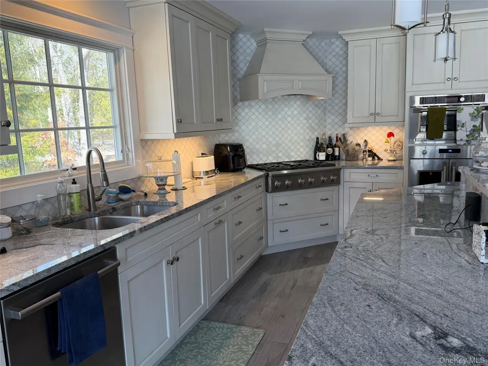 27 Deer Path Quogue, NY 11959