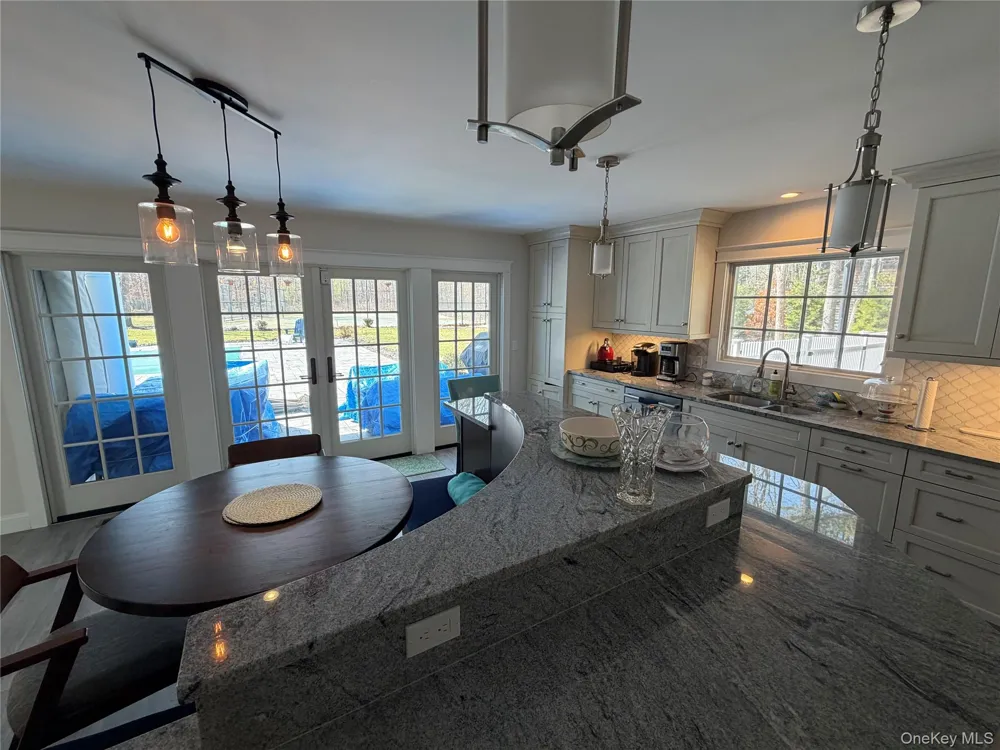 27 Deer Path Quogue, NY 11959