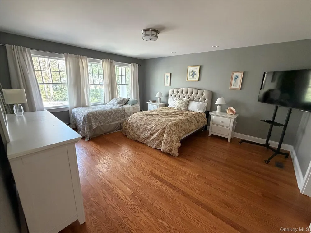 27 Deer Path Quogue, NY 11959