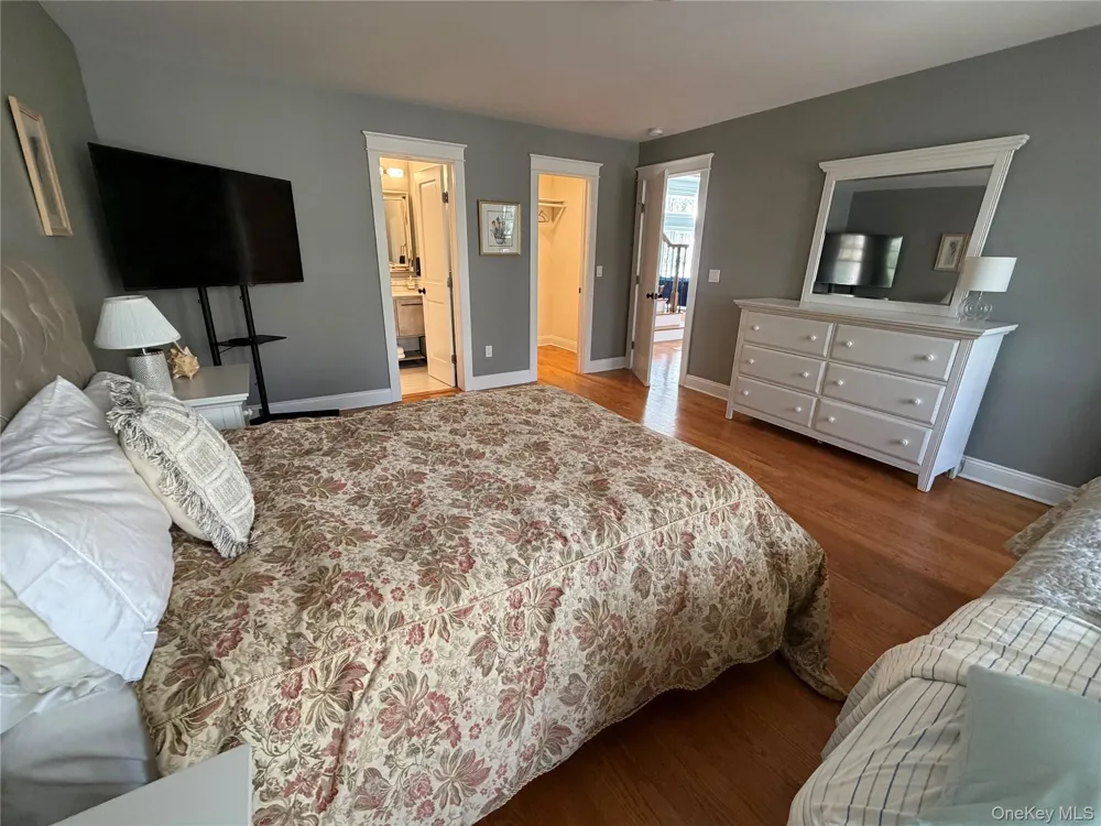 27 Deer Path Quogue, NY 11959