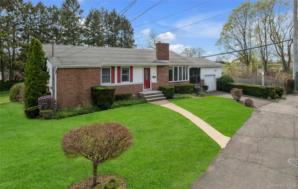 4 Carino Drive Hicksville, NY 11801