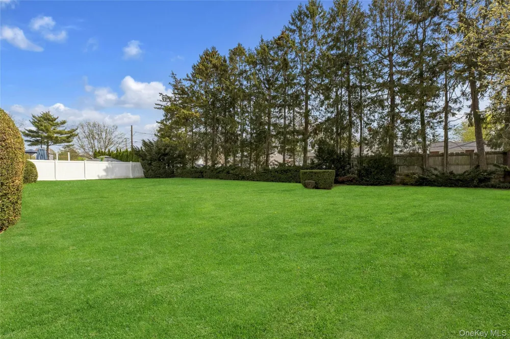 4 Carino Drive Hicksville, NY 11801