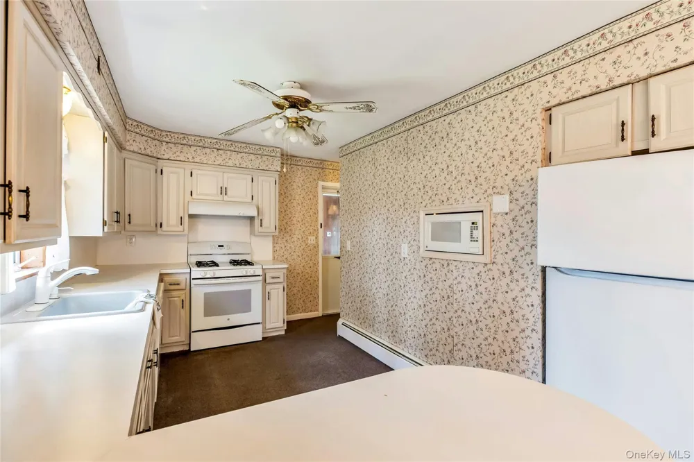 4 Carino Drive Hicksville, NY 11801