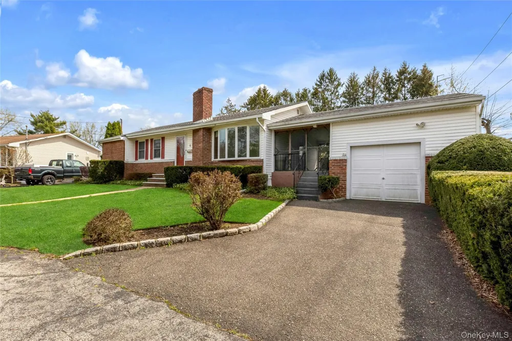 4 Carino Drive Hicksville, NY 11801