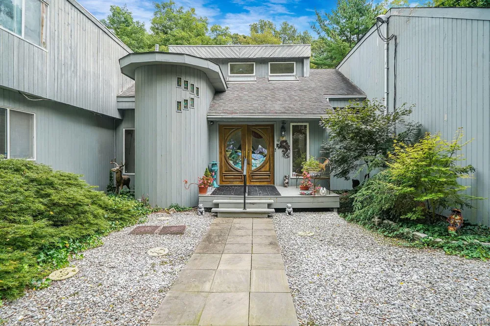271 Bread And Cheese Hollow Road Northport, NY 11768