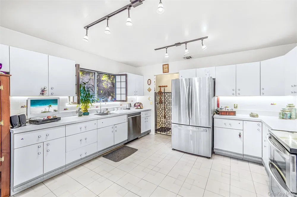 271 Bread And Cheese Hollow Road Northport, NY 11768
