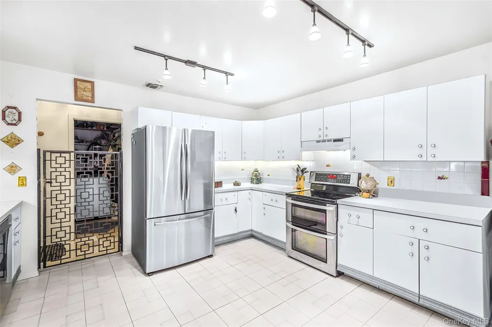 271 Bread And Cheese Hollow Road Northport, NY 11768