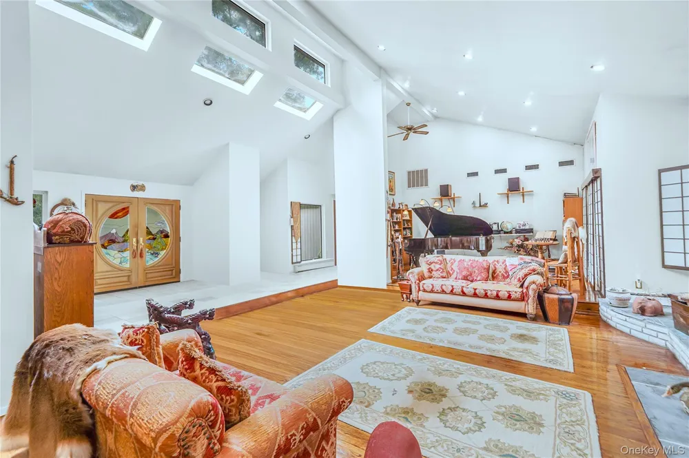 271 Bread And Cheese Hollow Road Northport, NY 11768