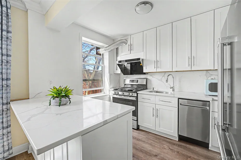 14137 79th Avenue #3O Flushing, NY 11367