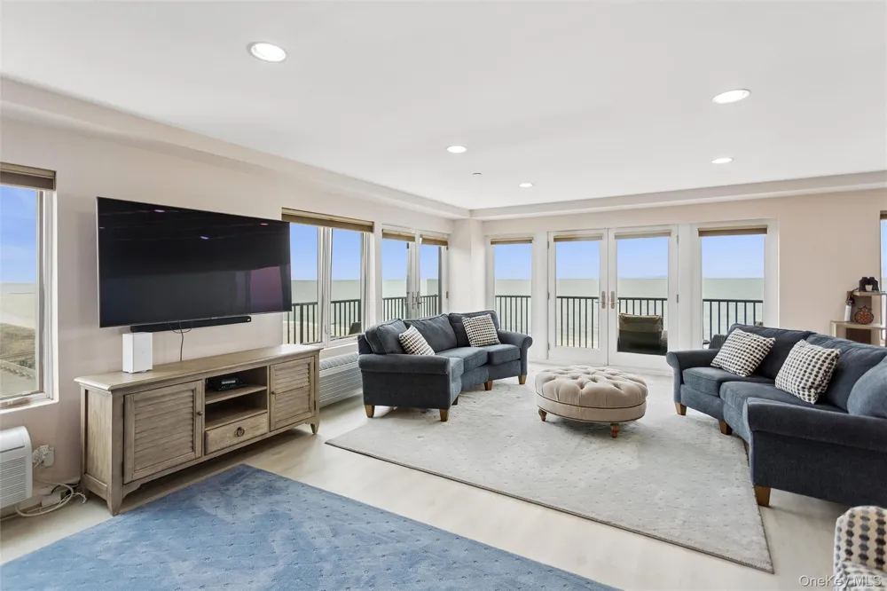 260 W Broadway #7A Long Beach, NY 11561