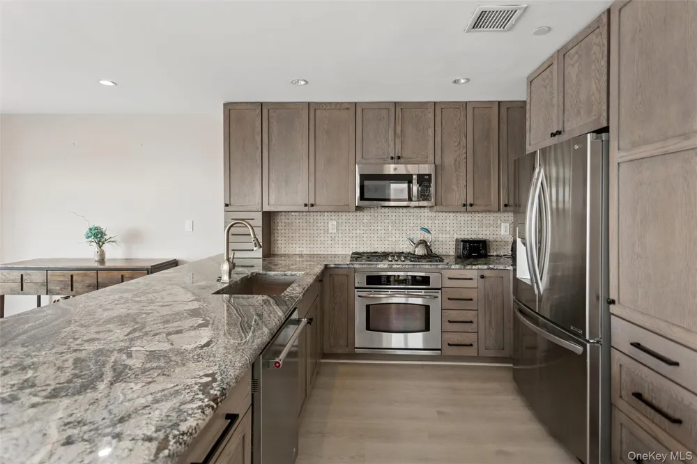 260 W Broadway #7A Long Beach, NY 11561