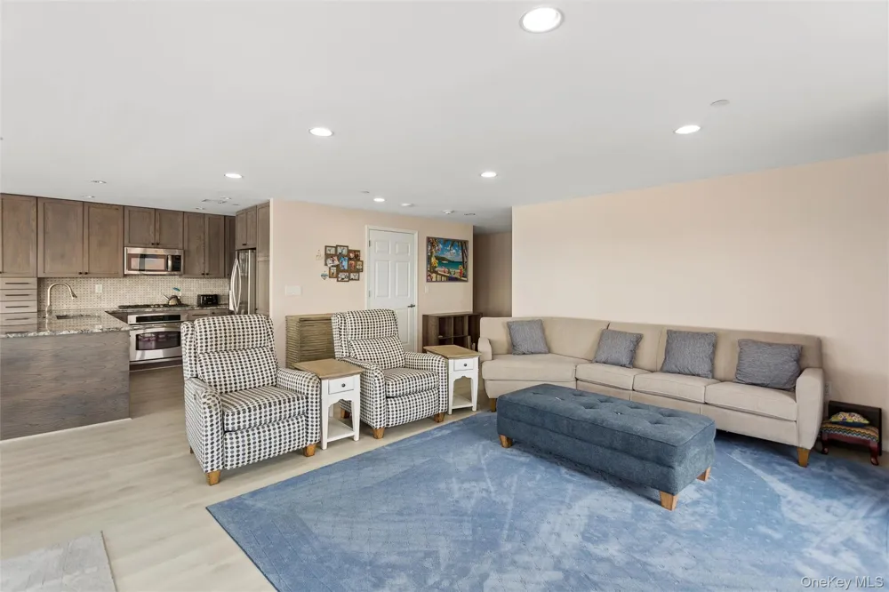 260 W Broadway #7A Long Beach, NY 11561