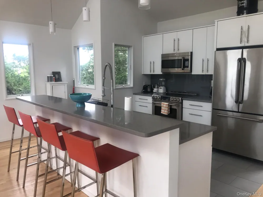 42 Evergreen Seaview, NY 11770