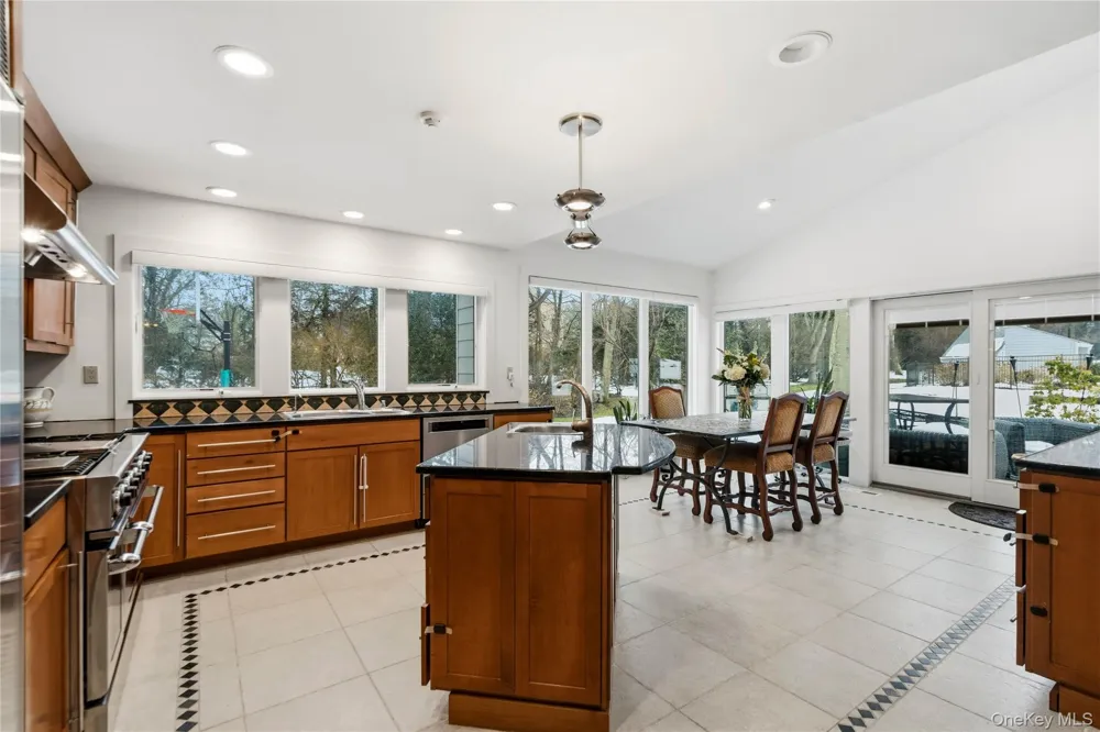 91 Hoaglands Lane Old Brookville, NY 11545