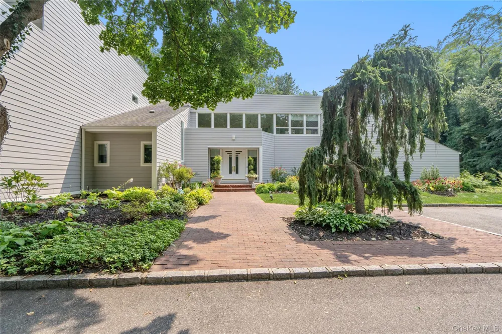 91 Hoaglands Lane Old Brookville, NY 11545