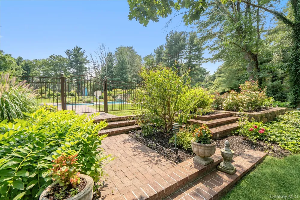 91 Hoaglands Lane Old Brookville, NY 11545