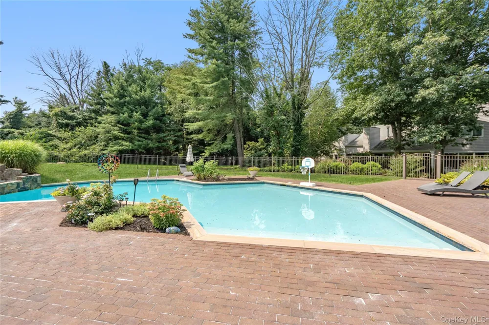 91 Hoaglands Lane Old Brookville, NY 11545