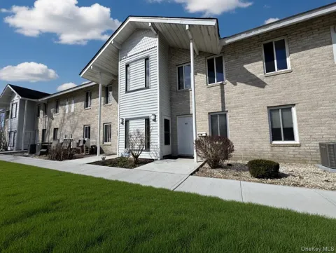 8 Redwood Court #8