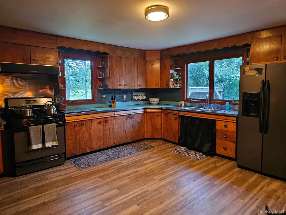 104 Canal Drive Godeffroy, NY 12729