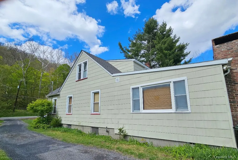 104 Canal Drive Godeffroy, NY 12729