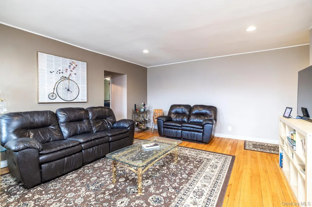 1 Jefferson Avenue #H8 Rockville Centre, NY 11570