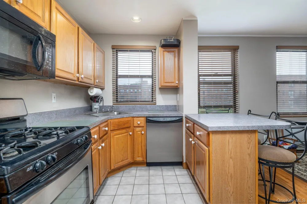 1 Jefferson Avenue #H8 Rockville Centre, NY 11570