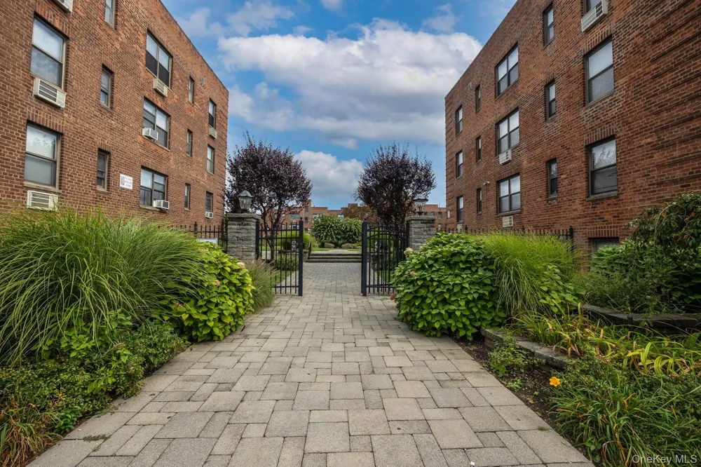 1 Jefferson Avenue #H8 Rockville Centre, NY 11570
