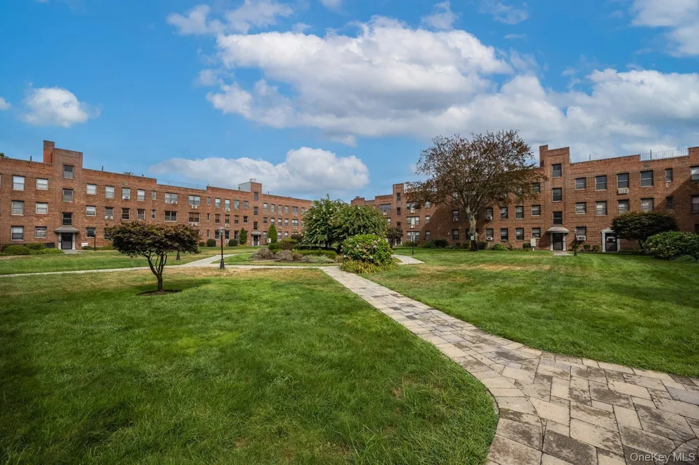 1 Jefferson Avenue #H8 Rockville Centre, NY 11570