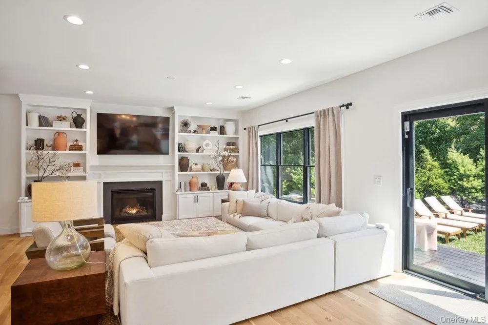 4 Squaw Road East Hampton, NY 11937