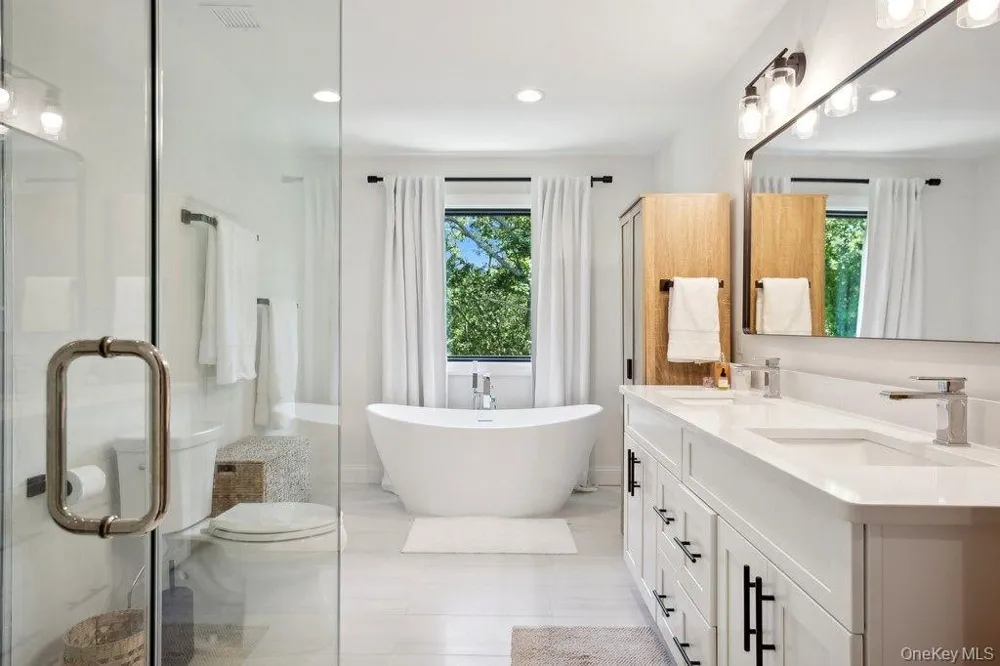 4 Squaw Road East Hampton, NY 11937