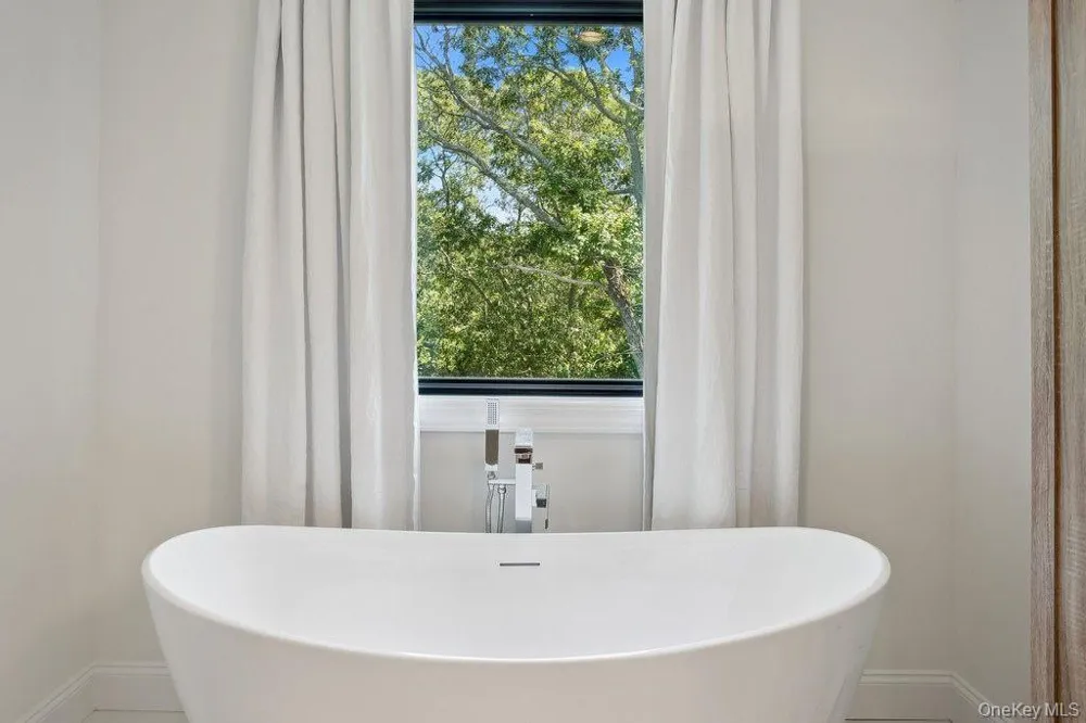 4 Squaw Road East Hampton, NY 11937