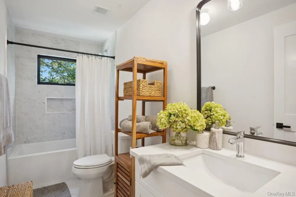 4 Squaw Road East Hampton, NY 11937