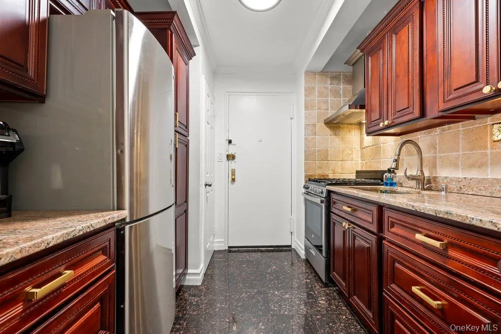 84-50 169th Street #611 Jamaica Hills, NY 11432