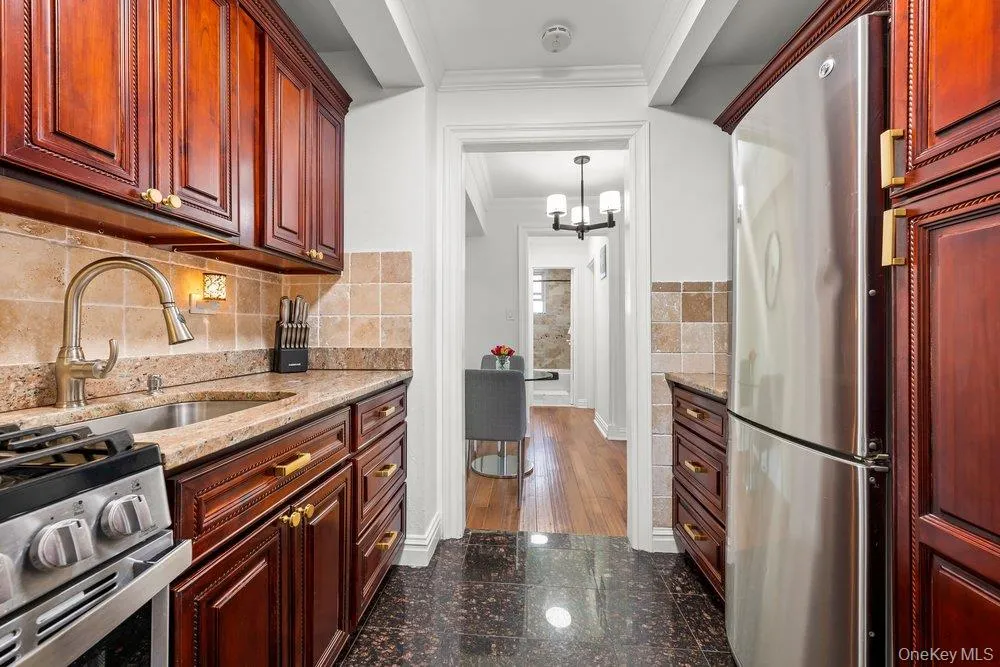 84-50 169th Street #611 Jamaica Hills, NY 11432