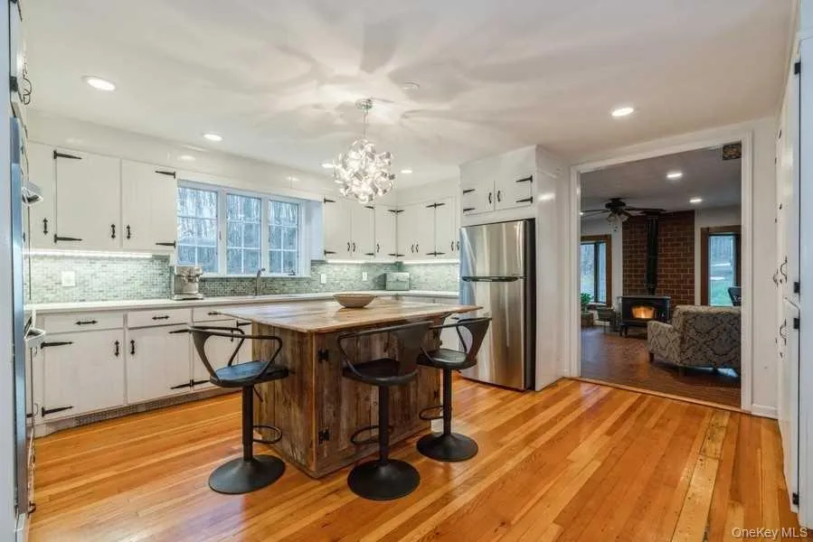 1141 BEEKMAN ROAD Hopewell Junction, NY 12533