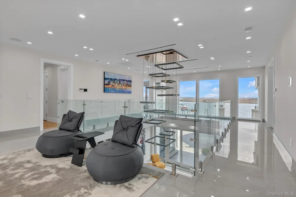 190 Curtis Road Hewlett Neck, NY 11598