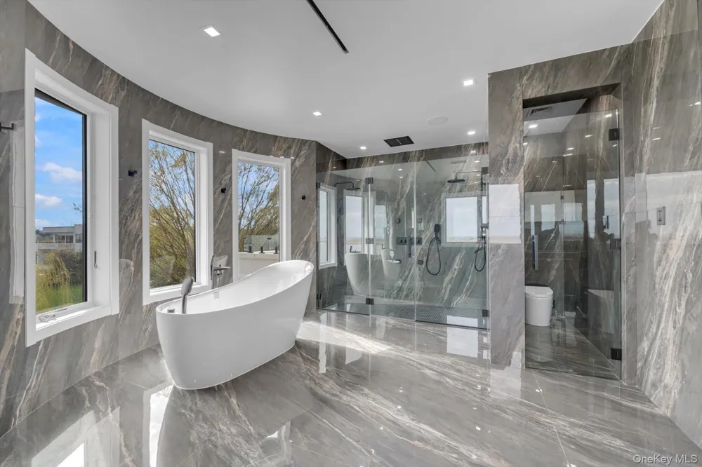 190 Curtis Road Hewlett Neck, NY 11598