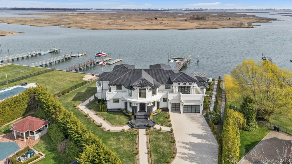 190 Curtis Road Hewlett Neck, NY 11598