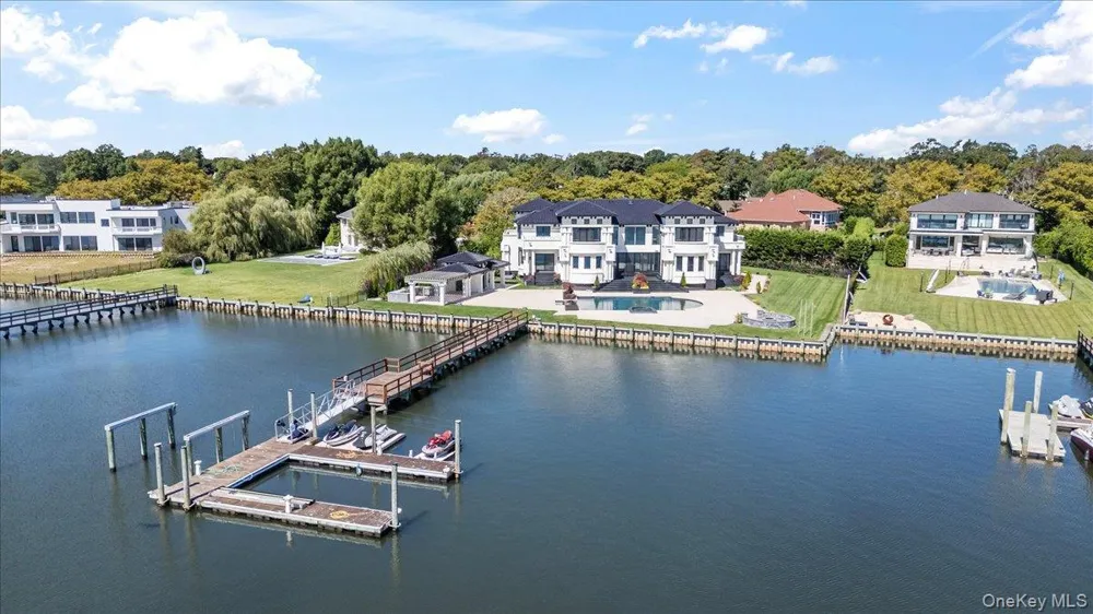 190 Curtis Road Hewlett Neck, NY 11598