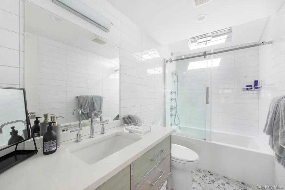 23 Landing Lane Southampton, NY 11968