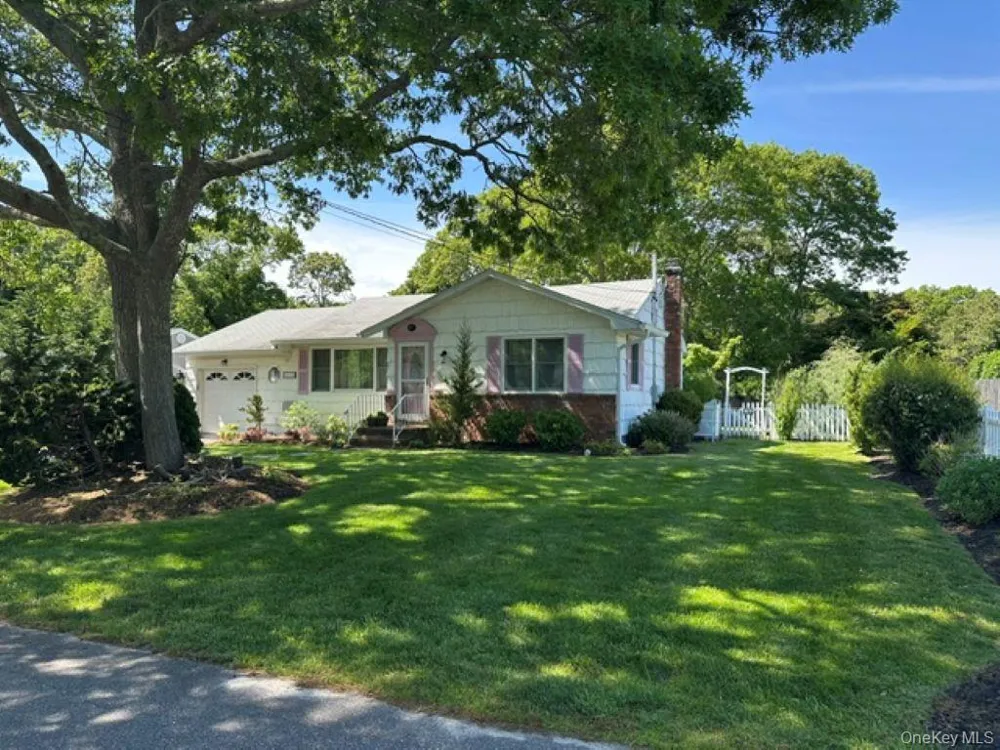 29 Maryland Boulevard Hampton Bays, NY 11946