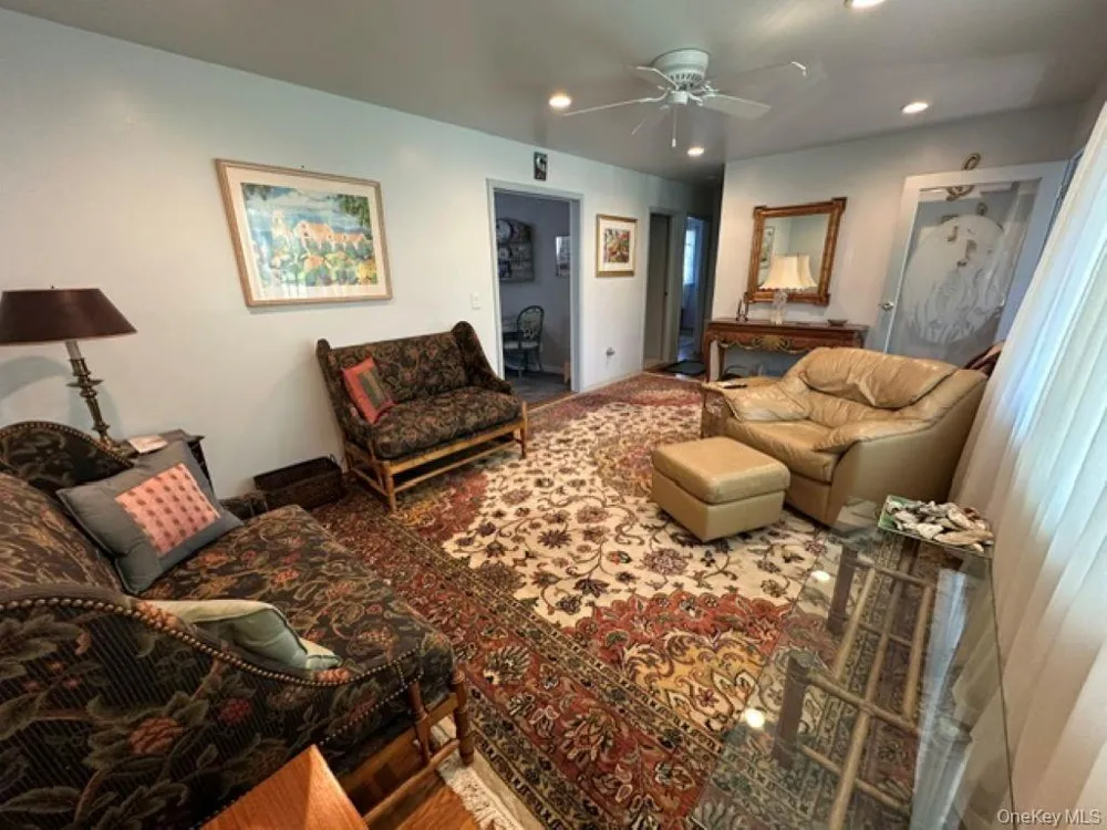 29 Maryland Boulevard Hampton Bays, NY 11946