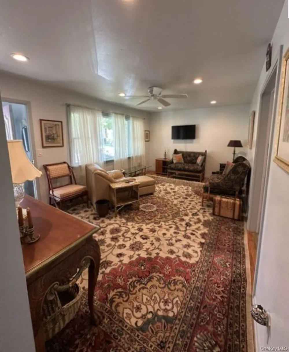29 Maryland Boulevard Hampton Bays, NY 11946