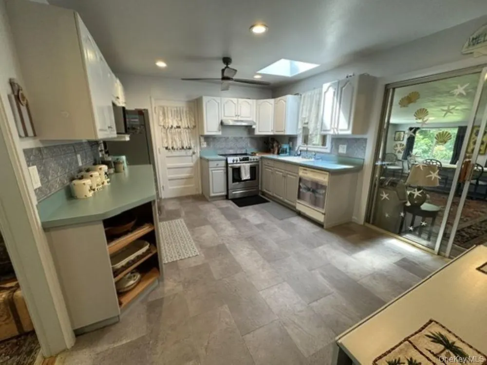 29 Maryland Boulevard Hampton Bays, NY 11946