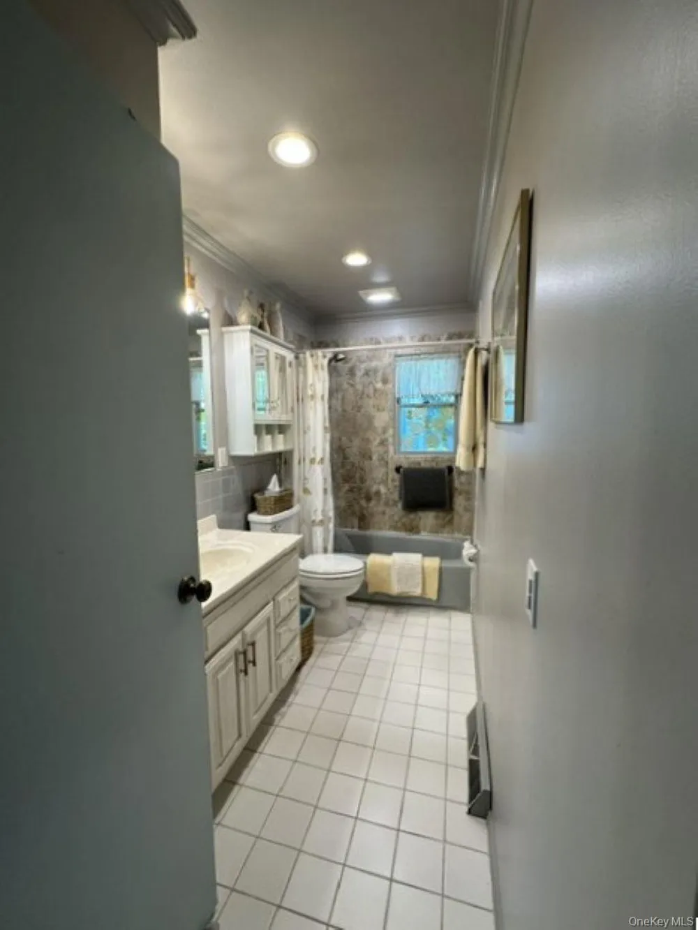29 Maryland Boulevard Hampton Bays, NY 11946