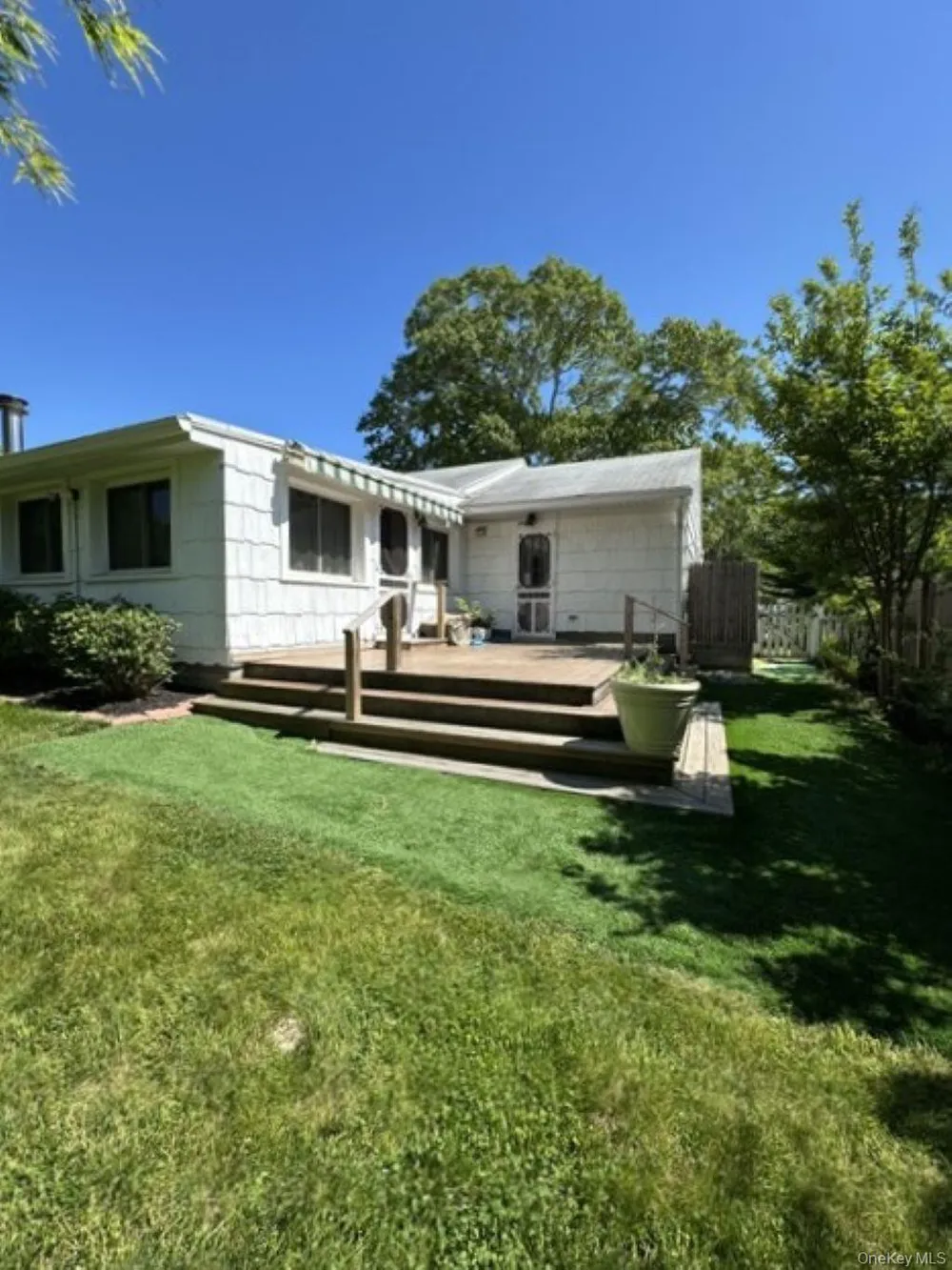 29 Maryland Boulevard Hampton Bays, NY 11946