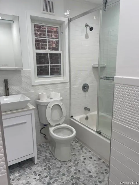 235 E 235th Street Bronx, NY 10470