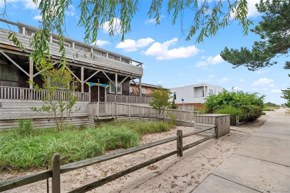 33 Schooner Ocean Beach, NY 11770
